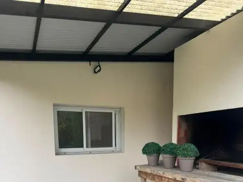 Casa en Alquiler con 2 cocheras