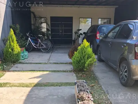 Casa 6 ambientes con 2 baños
