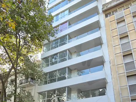 Vendemos deparatamento de un dormitorio, en calle 54 entre 5 y 6, Ideal inversor, alquiler temporal. Opcional cochera 