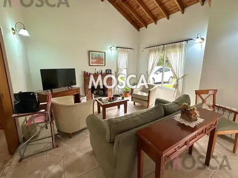 Casa 4 ambientes con 2 baños