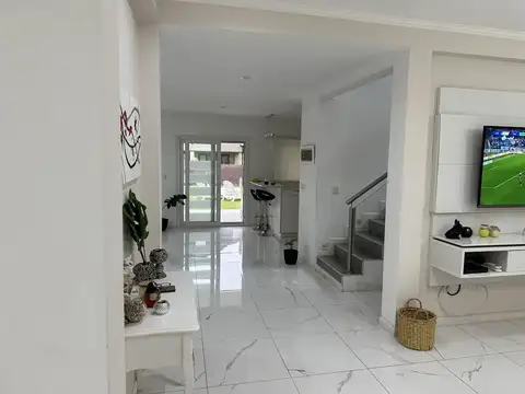 Casa en Venta con 6 cocheras