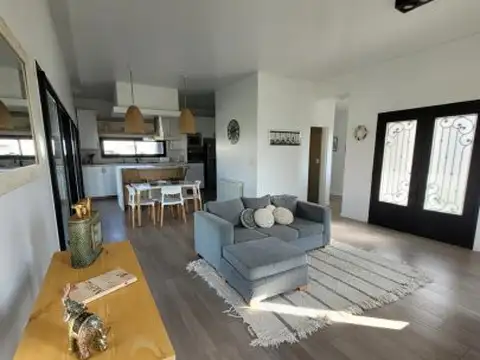 Casa 3 ambientes con 2 baños