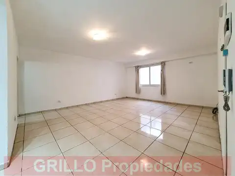 Av. Directorio 386. Departamento monoambiente de 35 m2. Muy buena zona.
