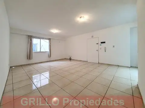 Departamento en Alquiler en Parque Chacabuco, $ 390.000