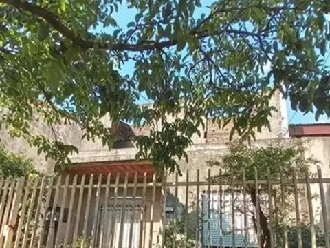 CASA DE CINCO AMBIENTES A REFACCIONAR 