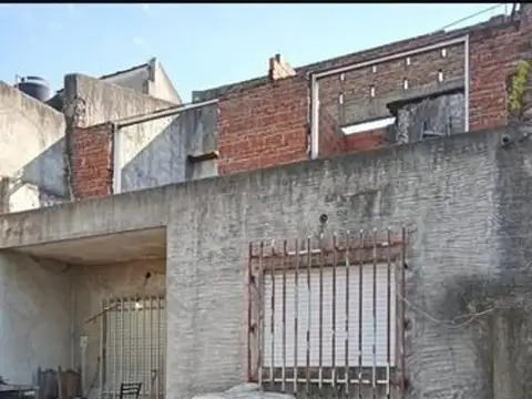 Casa 5 ambientes con 2 baños