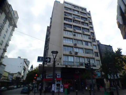 Oficina en venta sobre calle 8 en La Plata