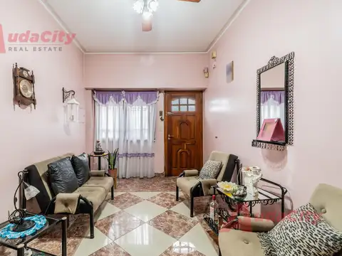 Venta Casa 3 ambientes con patio y terraza en San Justo
