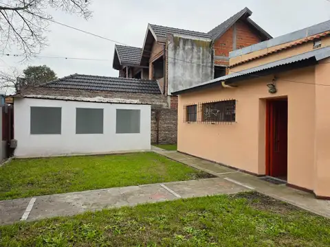 Casa en Alquiler con 1 cochera