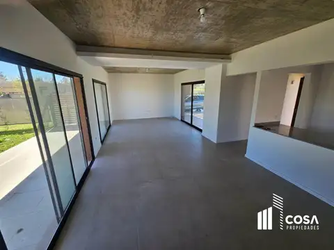Casa 3 ambientes con 2 baños