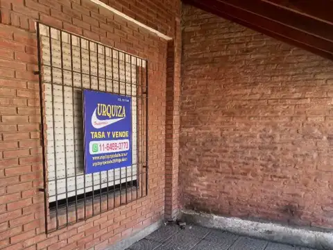 Casa en venta de 3 dormitorios c/ cochera en Libertad