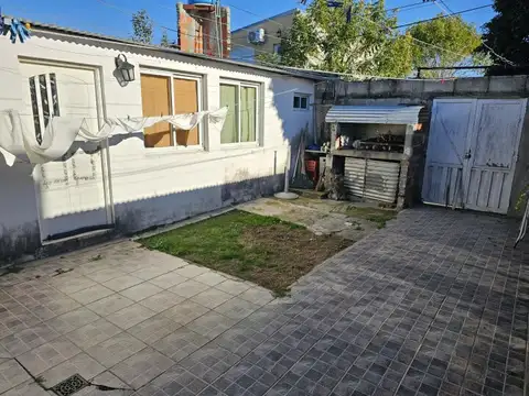 Casa 5 ambientes con 1 baño