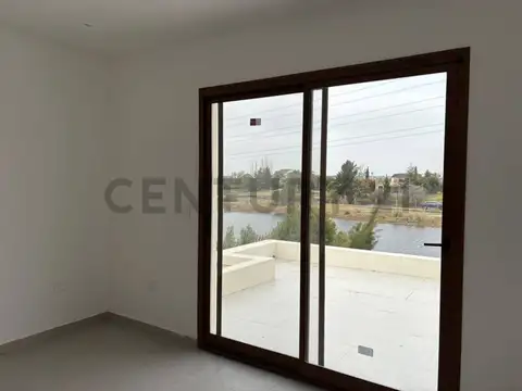 CASA EN VENTA 4 AMBIENTES, PLAYROOM, ESCRITORIO. SAN GABRIEL VILLANUEVA
