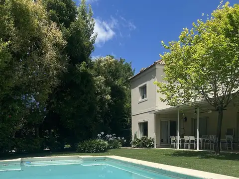 Casa en Alquiler Temporal con 1 cochera