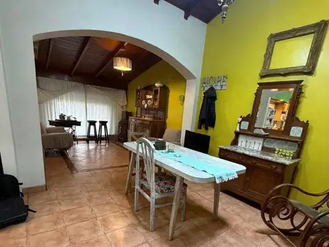 Casa 4 ambientes con 1 baño