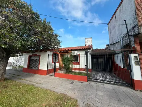 Casa en venta c/ cochera en Banfield