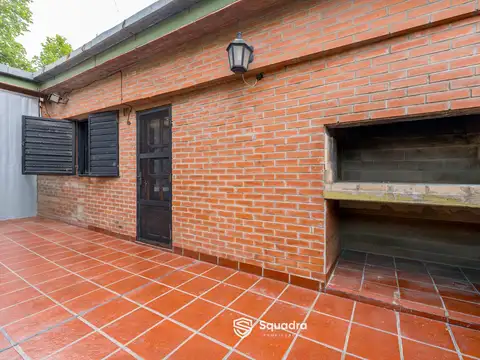 Casa 6 ambientes con 2 baños