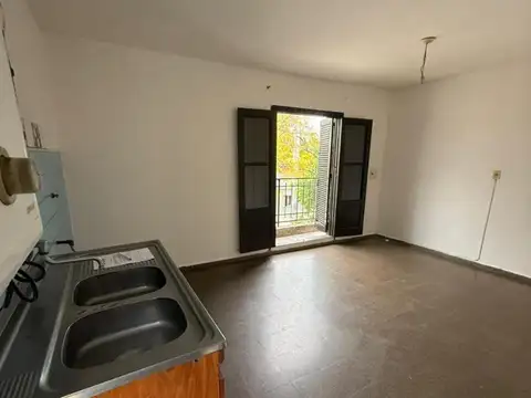 Depto tipo Casa con Cochera sin Expensas - 1 Dormitorio