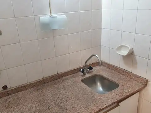 excelente oficina planta completa mas privado 2 banos  y una cocinita