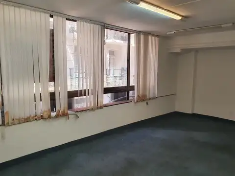 excelente oficina planta completa mas privado 2 banos  y una cocinita