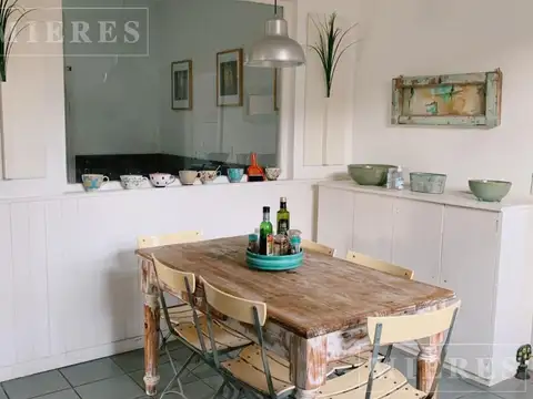 Casa en Alquiler con 2 cocheras