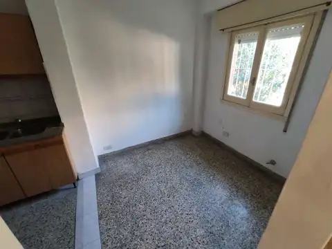 Casa mas local en esquina - excelente inversion