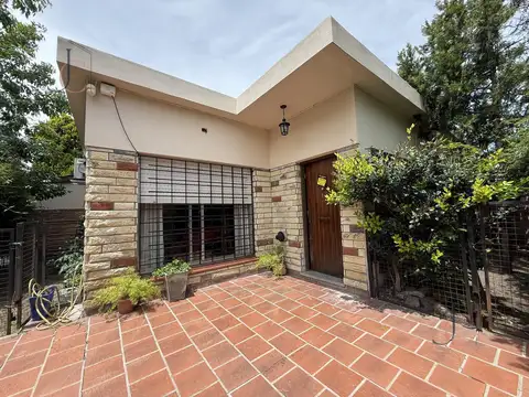 PH 3 ambientes independiente con patio y cochera en Ituzaingó Norte