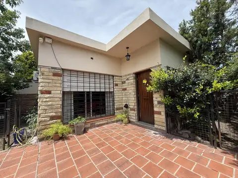 PH 3 ambientes independiente con patio y cochera en Ituzaingó Norte