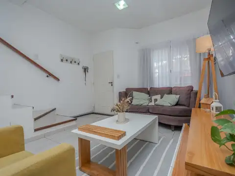 DUPLEX 3 AMBIENTES CON COCHERA Y PATIO - CASEROS