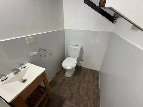 Depto Tipo Casa en Alquiler con 1 cocheras