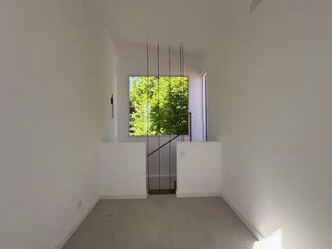 Casa 3 dorm. con terraza y parrilla en Monte Castro