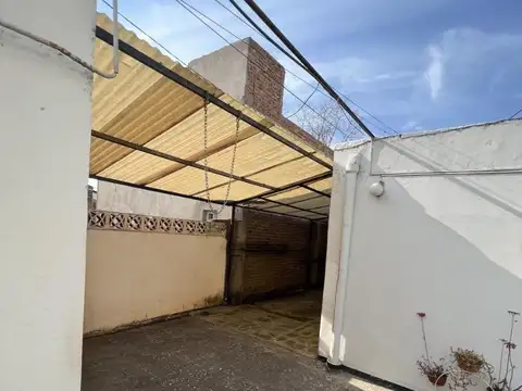 Maestra C. Valle 400