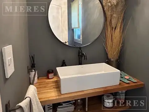 Casa en Venta con 3 cocheras