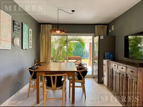 Casa 6 ambientes con 2 baños