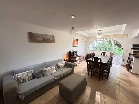 CASA 4 DORMITORIOS EN VENTA LA PLATA CON JARDIN