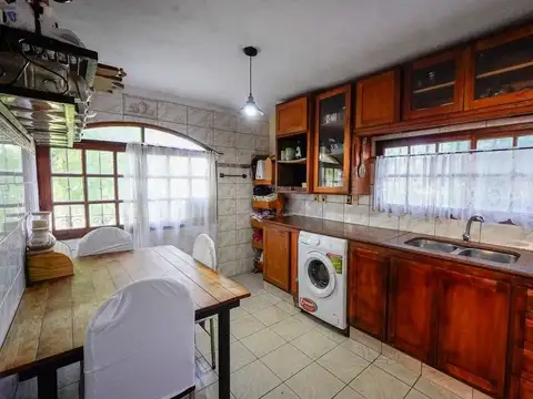 Casa en Venta con 3 cocheras