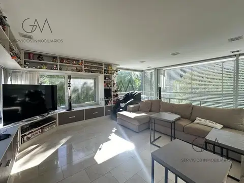Casa 5 ambientes con 4 baños