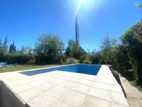 Casa 9 ambientes con 3 baños