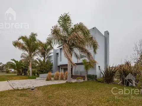 Venta de casa en Club de Campo en La Plata.