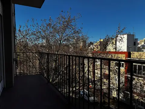 Departamento 3 ambientes con balcón corrido, España 1300, Plaza Rocha