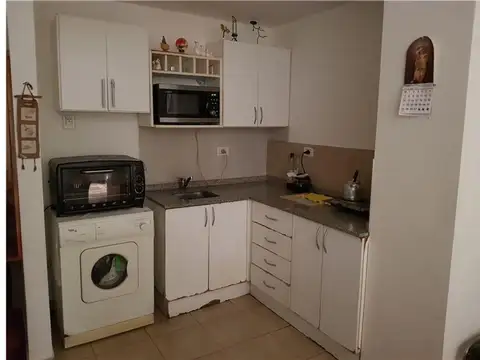 Pavon 1200, Piso PB