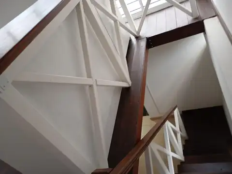 Casa en Alquiler con 3 cocheras