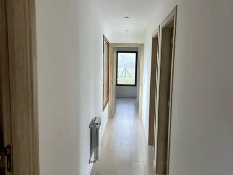 Casa en Alquiler con 2 cocheras