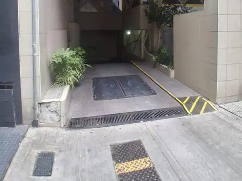 Cochera en venta cubierta y fija en Palermo