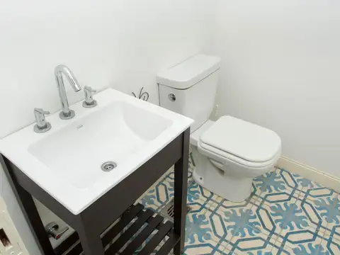 Casa 7 ambientes con 2 baños