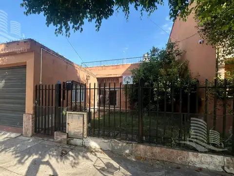 Casa de 3 ambientes con Jardin, Patio, Terraza y Garage en Villa Adelina en Venta
