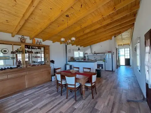 Casa 4 ambientes con 2 baños