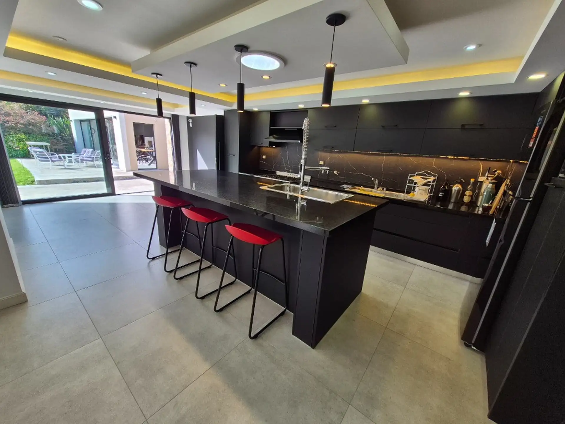 Chalet de estilo moderno en venta en Parque Luro