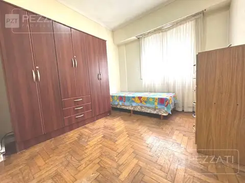 Departamento en venta. Al frente. Colon y Corrientes.Tres ambientes con dependencia de servicio,