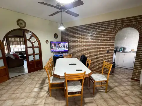 Chalet 4 ambientes en venta en Castelar